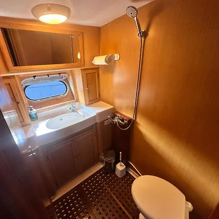 Pruva Yacht Botel
